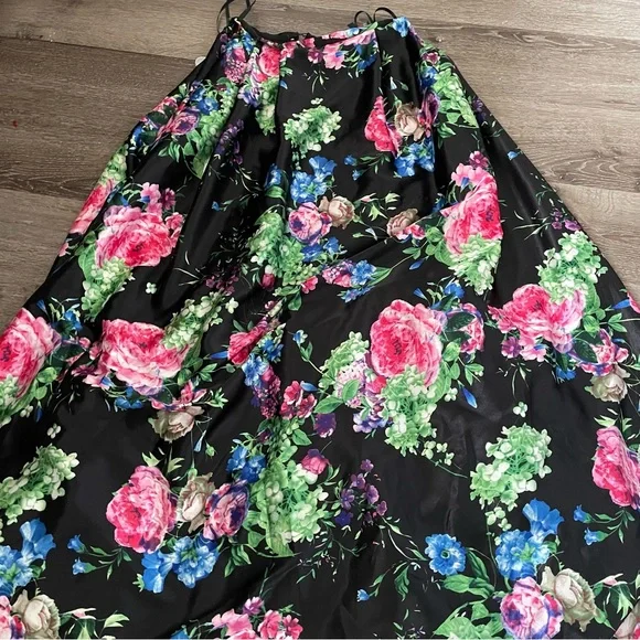 Size 1 Black Floral Two-Piece Prom Dress - Picture 8 of 9